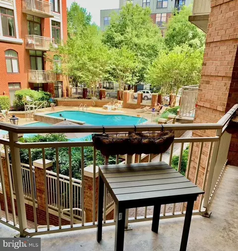 1201 N Garfield St #203, Arlington, VA 22201
