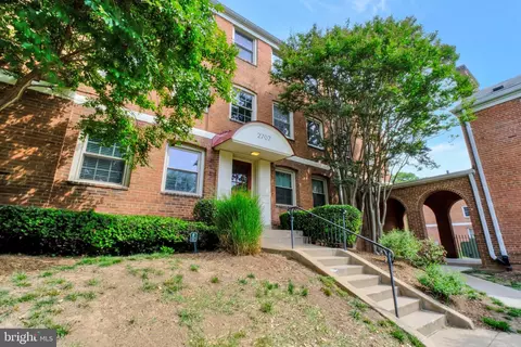 2707 Arlington Blvd #106, Arlington, VA 22201
