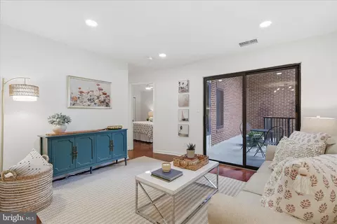 1020 N Stafford St #405, Arlington, VA 22201