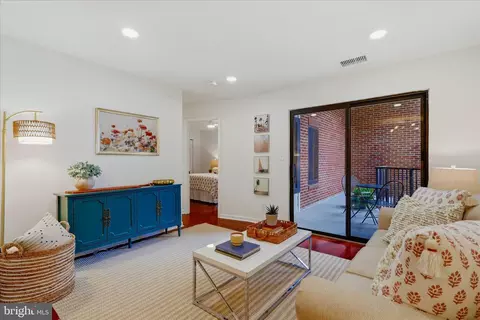 1020 N Stafford St #405, Arlington, VA 22201