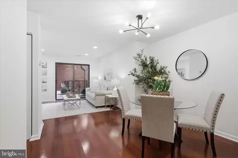 1020 N Stafford St #405, Arlington, VA 22201