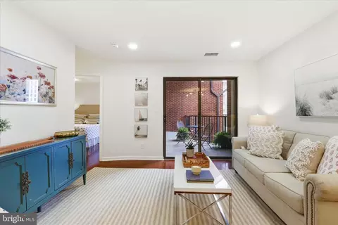 1020 N Stafford St #405, Arlington, VA 22201