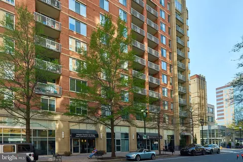 1020 N Highland St #422, Arlington, VA 22201
