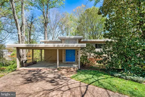 2705 N Upshur St, Arlington, VA 22207
