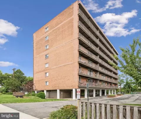 4343 Cherry Hill Rd #601, Arlington, VA 22207