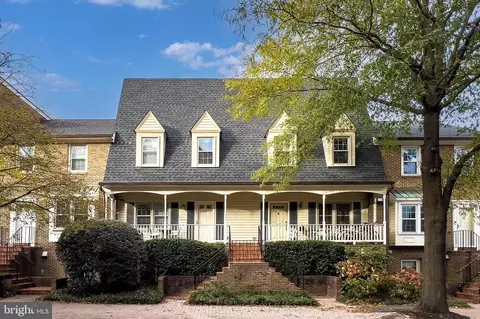 4221 11th St N #1, Arlington, VA 22201