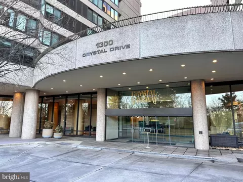 1300 Crystal Dr #901S, Arlington, VA 22202