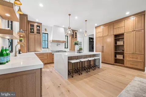 4624 26th St N, Arlington, VA 22207