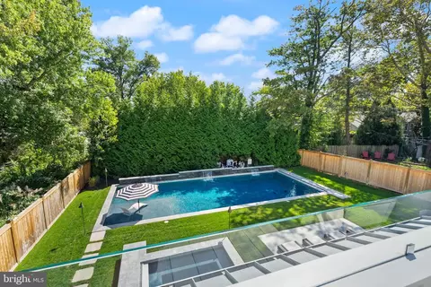 6032 28th St N, Arlington, VA 22207