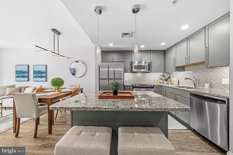 1020 N Highland St #907, Arlington, VA 22201