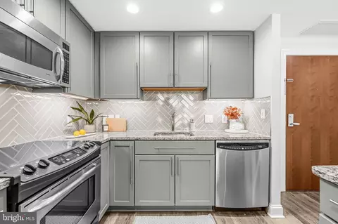 1020 N Highland St #907, Arlington, VA 22201