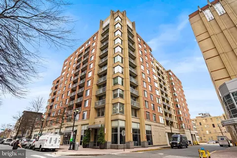1020 N Highland St #907, Arlington, VA 22201
