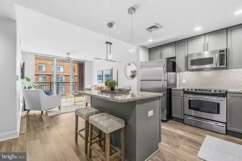 1020 N Highland St #907, Arlington, VA 22201