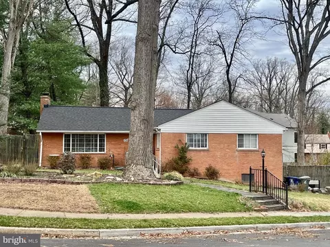 2750 N Wyoming St N, Arlington, VA 22213