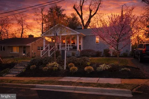 5917 9th St N, Arlington, VA 22205