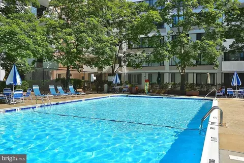 4501 Arlington Blvd #806, Arlington, VA 22203