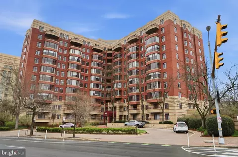 2400 Clarendon Blvd #711, Arlington, VA 22201