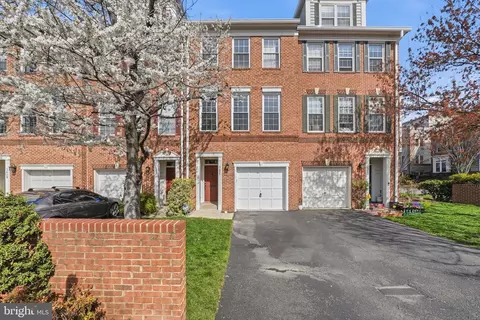 3605 12th St S, Arlington, VA 22204