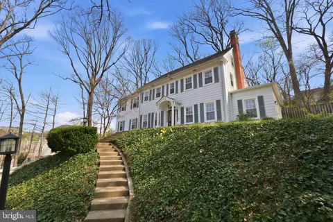 1805 Army Navy Dr, Arlington, VA 22202