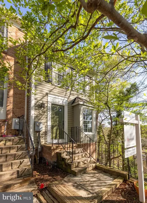 5001 9th St S, Arlington, VA 22204
