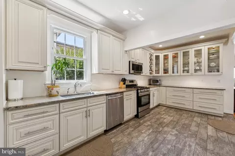 2034 S Shirlington Rd, Arlington, VA 22204