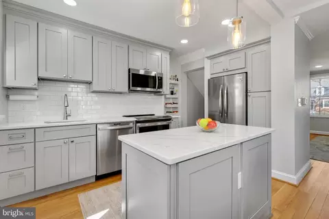 4318 35th St S, Arlington, VA 22206
