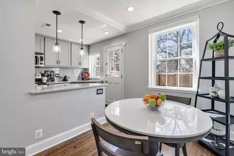 2906 S Buchanan St, Arlington, VA 22206