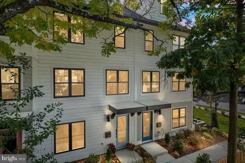 911 N Irving St, Arlington, VA 22201