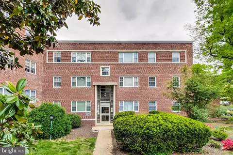 1303 N Ode St #215, Arlington, VA 22209