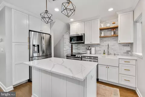 4809 28th St S, Arlington, VA 22206