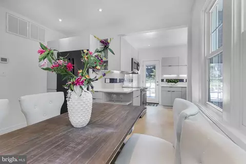 2710 S Joyce St, Arlington, VA 22202