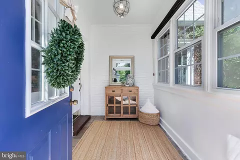 2710 S Joyce St, Arlington, VA 22202
