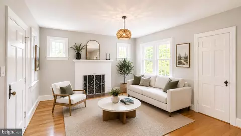 2710 S Joyce St, Arlington, VA 22202