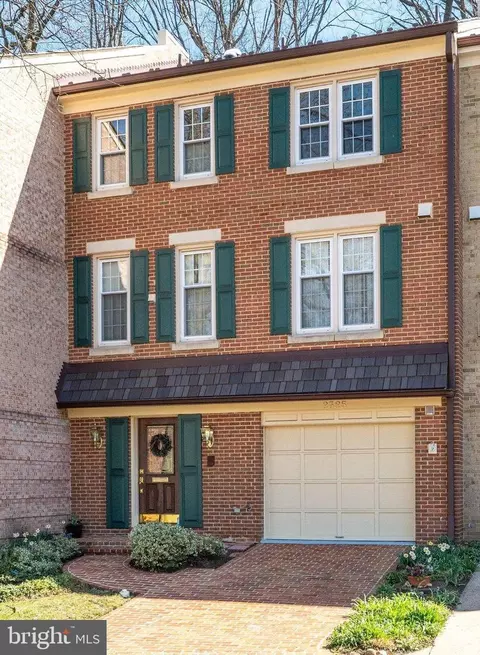 2325 S Queen St, Arlington, VA 22202