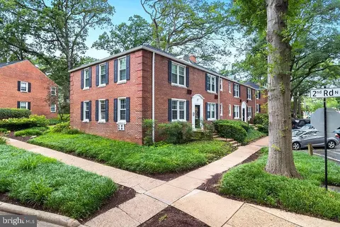 248 N Thomas St #248-1, Arlington, VA 22203