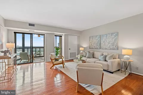 900 N Stafford St #2006, Arlington, VA 22203