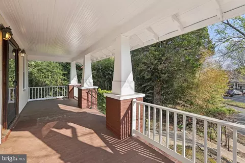2417 Washington Blvd, Arlington, VA 22201