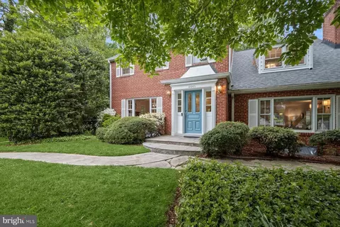 4449 38th St N, Arlington, VA 22207