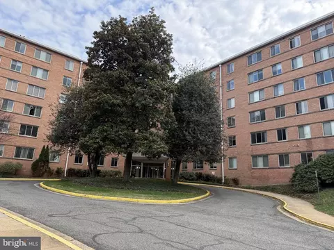 3000 Spout Run Pkwy #B312, Arlington, VA 22201