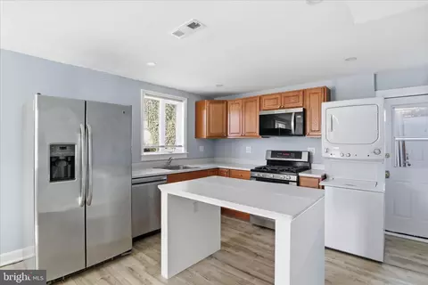 5415 8th St S, Arlington, VA 22204