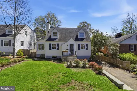 5104 26th St N, Arlington, VA 22207