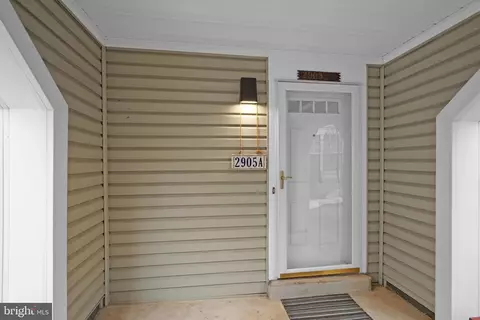 2905 S Woodley St #A, Arlington, VA 22206
