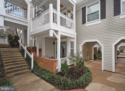 2905 S Woodley St #A, Arlington, VA 22206