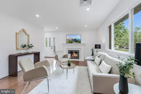 5735 4th St S, Arlington, VA 22204
