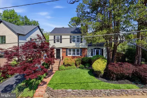 5537 10th St N, Arlington, VA 22205