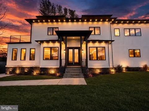 4246 15th St N, Arlington, VA 22207