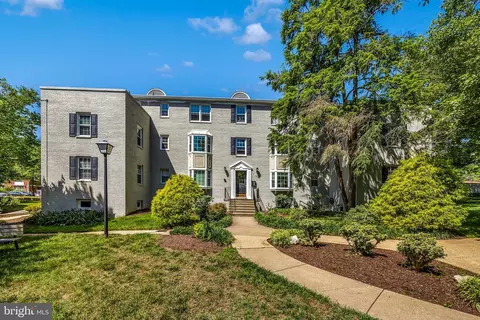 822 S Arlington Mill Dr #2-301, Arlington, VA 22204