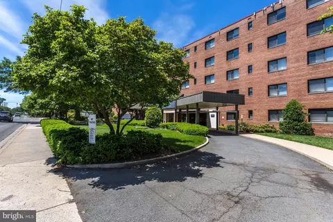 3515 Washington Blvd #207, Arlington, VA 22201
