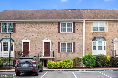 967 S Rolfe St S #2, Arlington, VA 22204