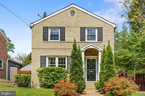 1861 S George Mason Dr, Arlington, VA 22204